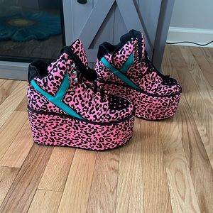 YRU shoes Qozmo Hi pink leopard platforms size 8 like new